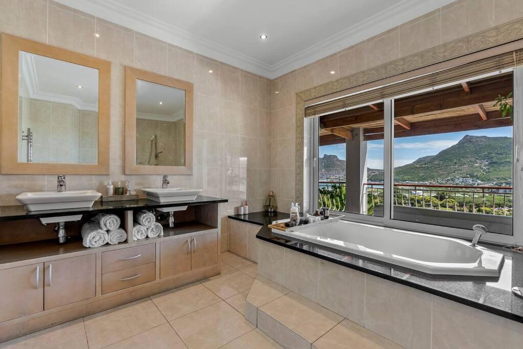 Sunsetviews Houtbay Holiday home *